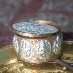 Thanjavur Art Plate detail 2