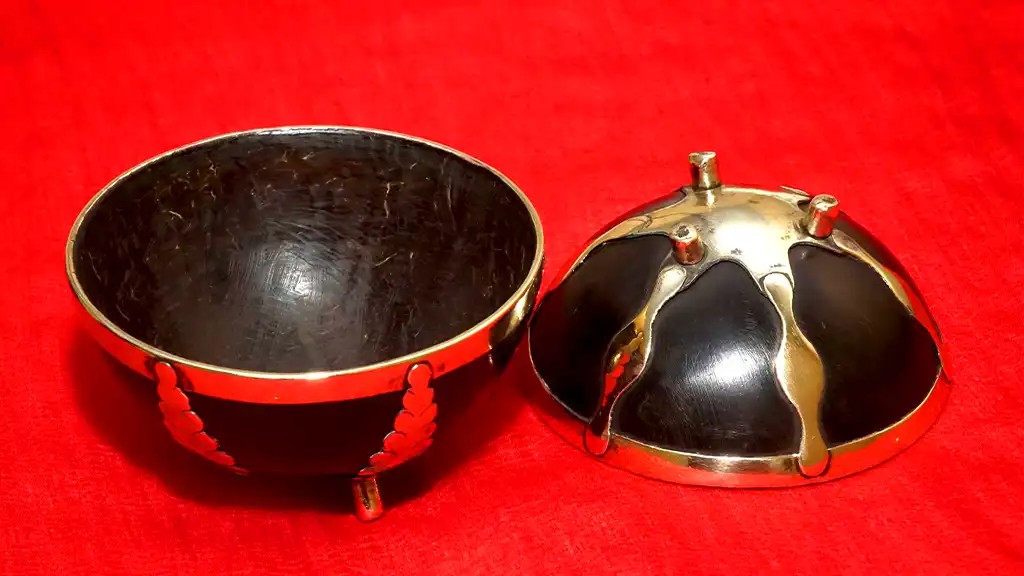 Brass-broidered coconut shell craft detail 2