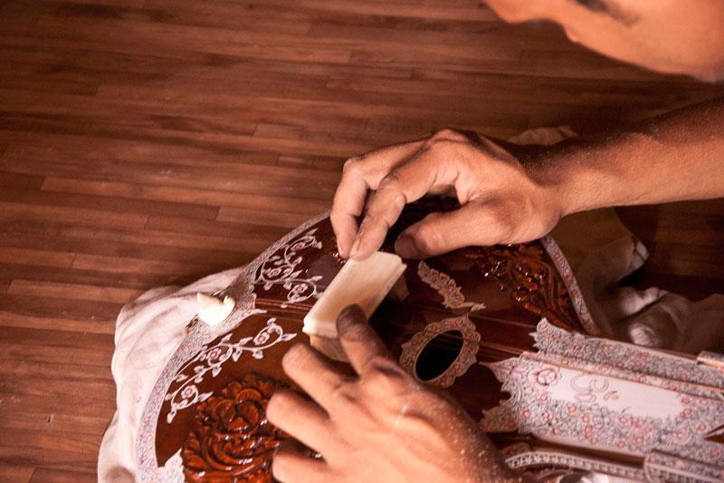 Miraj sitar detail 3