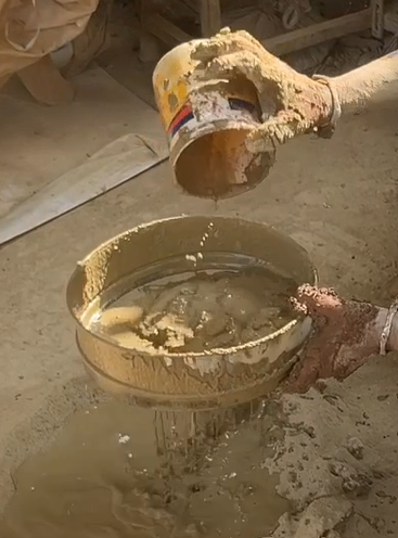 Gundiyali pottery detail 2